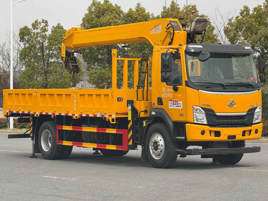 ​​Adieu les démarches compliquées, le travail épuisant et le remplacement coûteux ! Le camion-grue Dongfeng Liuzhou Motor Chenglong L3 est arrivé​​