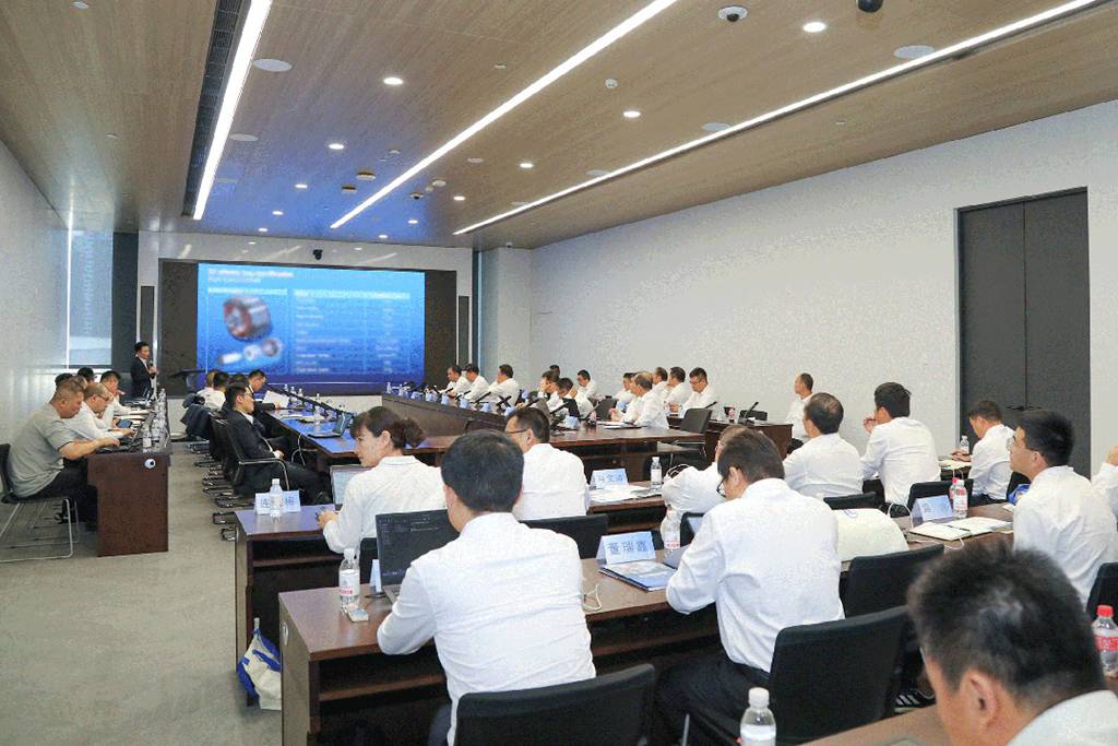 ​​Shandong Heavy Industry Group et ZF organisent une Journée d'échange technologique​​