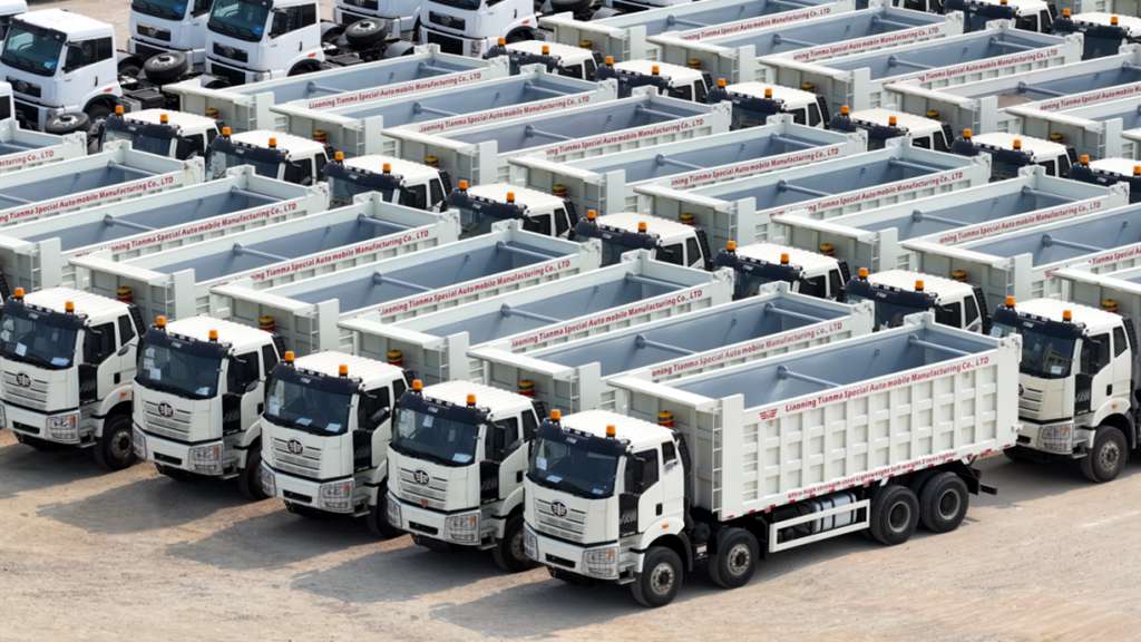 ​​### Départ pour la Guinée ! 212 camions Jiefang livrés avec succès​​