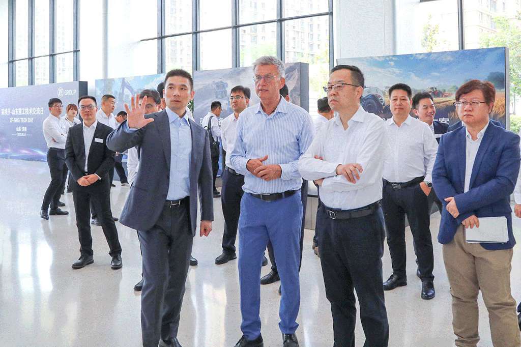 ​​Shandong Heavy Industry Group et ZF organisent une Journée d'échange technologique​​