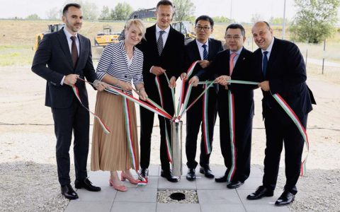 ​​BYD pose la première pierre de l&rsquo;extension de son usine de véhicules utilitaires en Hongrie, accélérant son déploiement européen​​