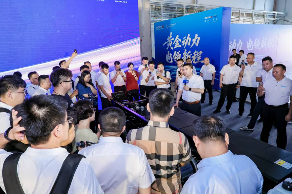 ​​Weichai LANDKING Stellar : La puissance électrique dorée ultime et la nouvelle génération de camions légers X7 présentés officiellement !​​