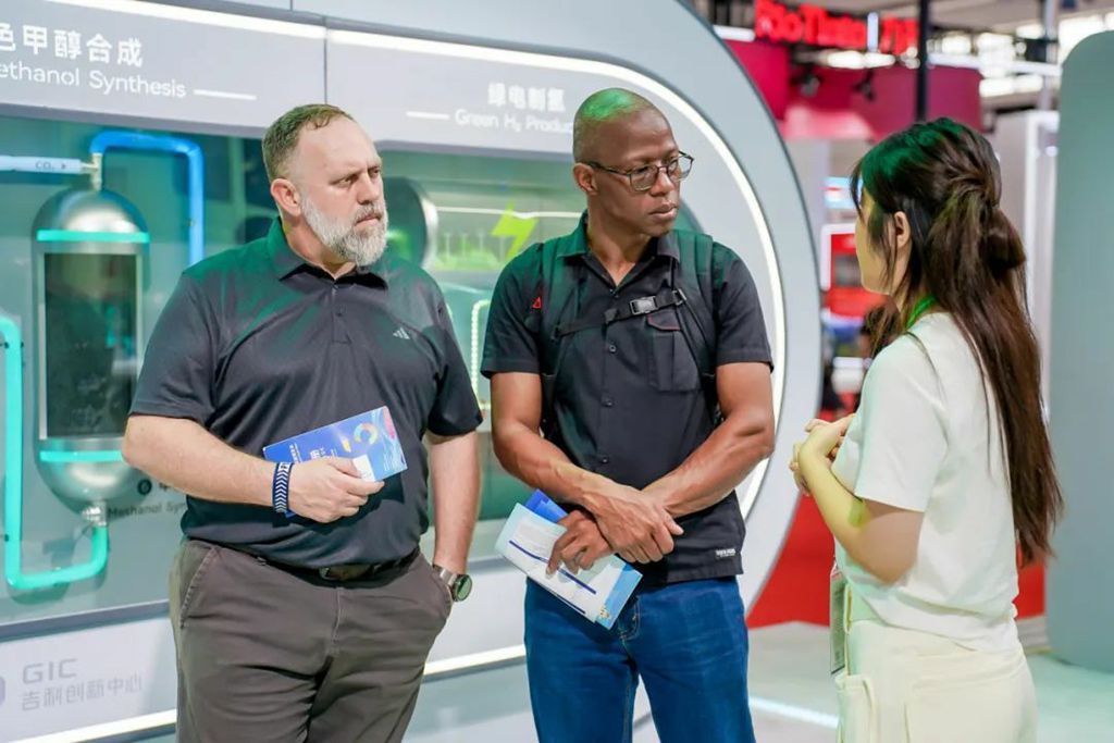 Farizon mène la révolution du carburant liquide nouvelle-énergie et présente les applications électriques méthanol-hydrogène complètes lors de la 3e Expo internationale des chaînes d'approvisionnement de Chine