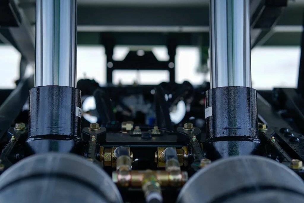 ​​Le camion benne Weichai LANDKING • Han : Maniabilité et charge lourde pour résoudre les défis opérationnels ! Une configuration robuste démontre sa vraie puissance !​​
