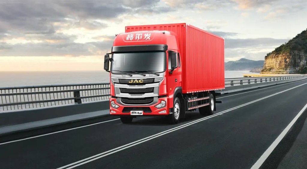 ​​Analyse Approfondie du Camion Plateau JAC GALLOP A5M​​