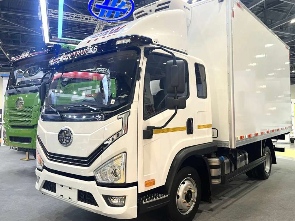​​FAW Jiefang débarque en force à l'Exposition Internationale de Véhicules Commerciaux d'Astana​​