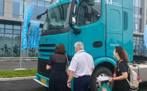 ​​Des entrepreneurs des États membres de l’OCS se réunissent dans le Hebei : les camions lourds Great Wall Motor suscitent l’intérêt international​​