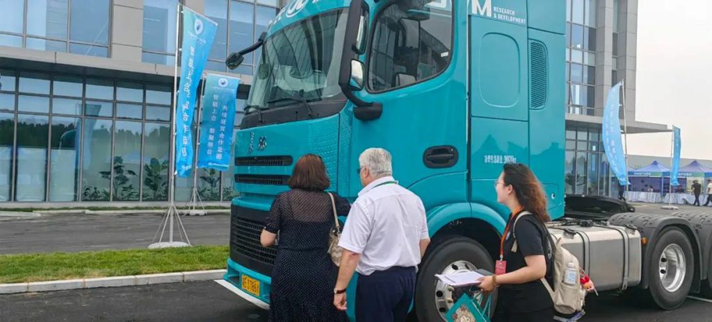 ​​Des entrepreneurs des États membres de l’OCS se réunissent dans le Hebei : les camions lourds Great Wall Motor suscitent l’intérêt international​​