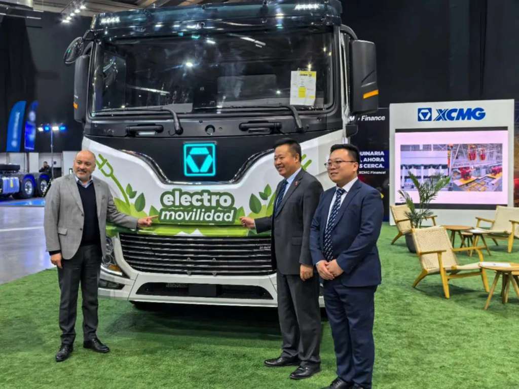 Traversée du Pacifique ! Le tracteur électrique XCMG fait sensation à la foire du Chili