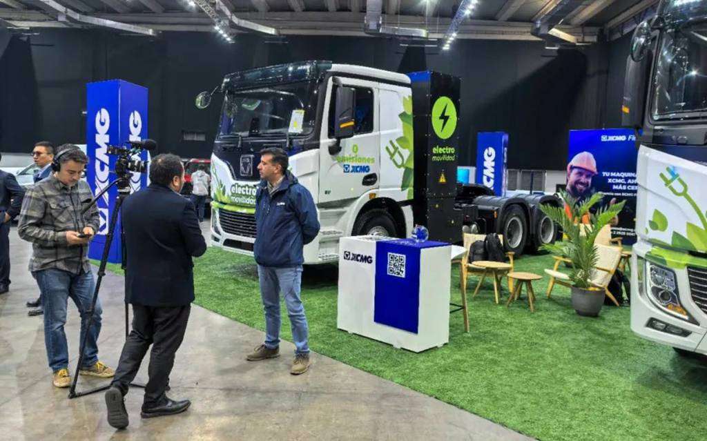 Traversée du Pacifique ! Le tracteur électrique XCMG fait sensation à la foire du Chili