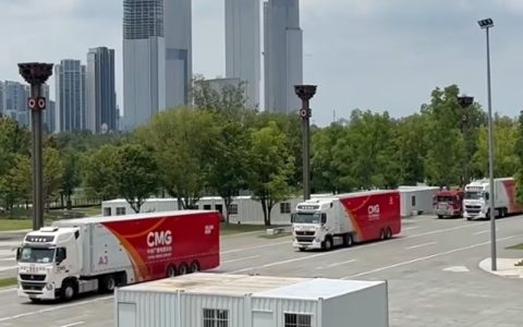 Du stade au monde : le camion de diffusion HOWO TH7 de Sinotruk immortalise les moments forts des Jeux Mondiaux