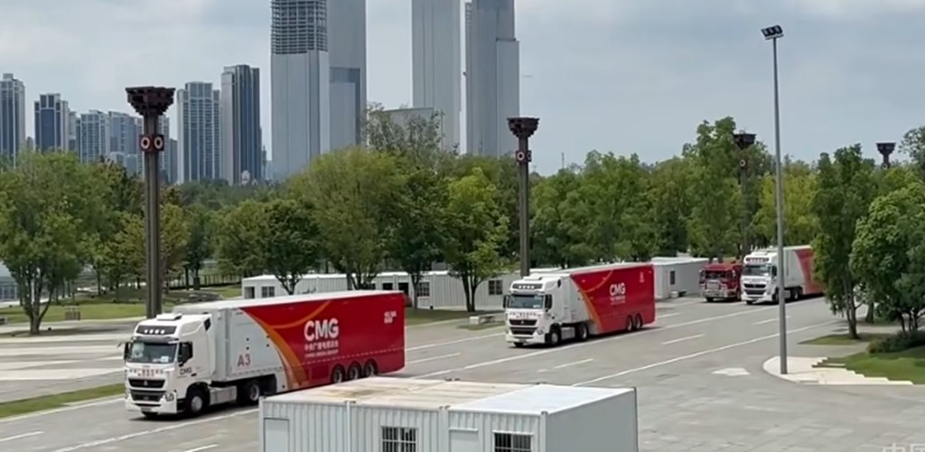 Du stade au monde : le camion de diffusion HOWO TH7 de Sinotruk immortalise les moments forts des Jeux Mondiaux