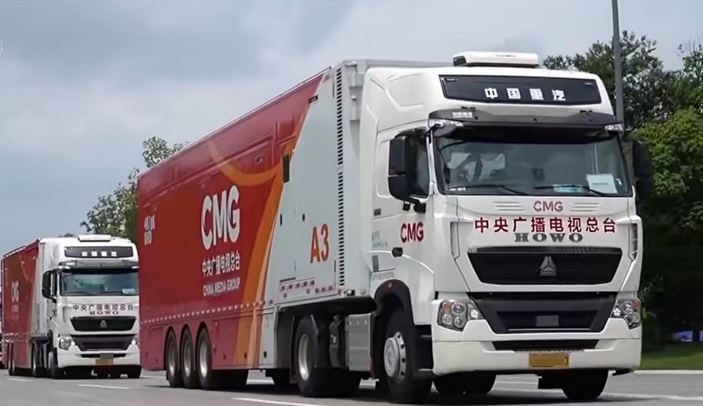 Du stade au monde : le camion de diffusion HOWO TH7 de Sinotruk immortalise les moments forts des Jeux Mondiaux