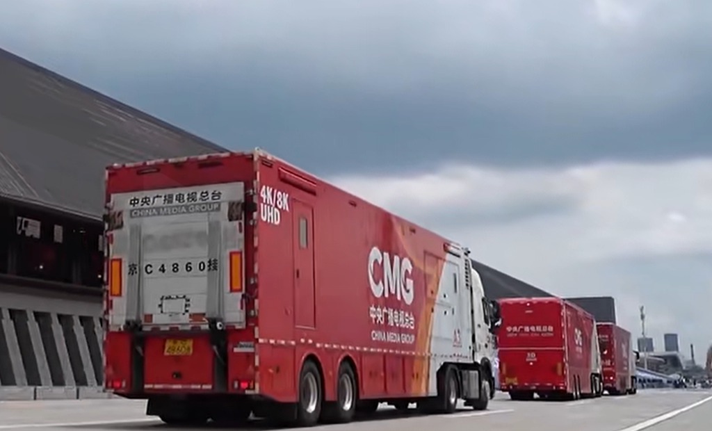Du stade au monde : le camion de diffusion HOWO TH7 de Sinotruk immortalise les moments forts des Jeux Mondiaux