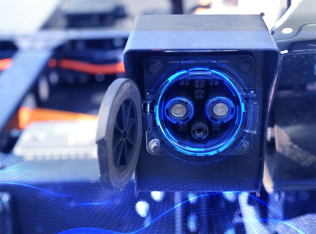 ​​JAC EV9 : Recharge ultra-rapide en 18 minutes. Charge maximale pour vos trajets interurbains.​​