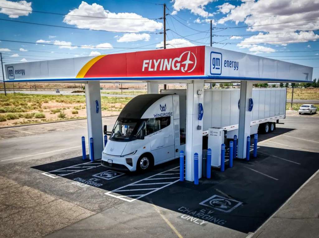 Windrose Technology reçoit une délégation de la Chambre de Commerce mexicaine et présente son poids lourd électrique à autonomie record de 670 km