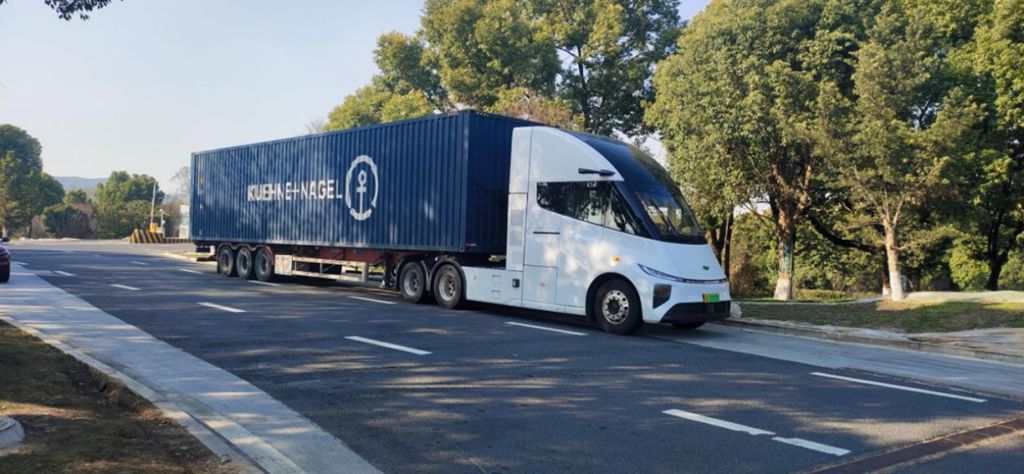 ​​Ligne Shanghai-Tianjin : 1000+ km avec une seule recharge ! Le camion électrique Windrose aide Kuehne+Nagel à atteindre le transport zéro émission​​