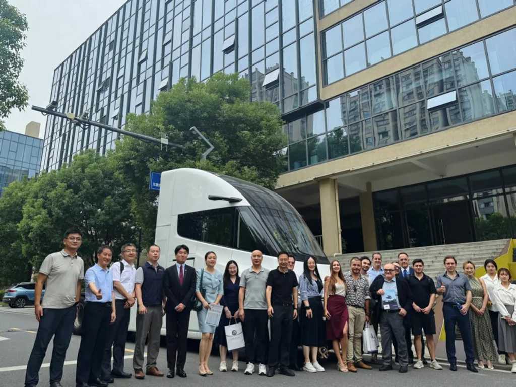 Windrose Technology reçoit une délégation de la Chambre de Commerce mexicaine et présente son poids lourd électrique à autonomie record de 670 km