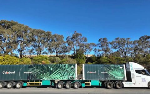 Camion électrique de 68 tonnes dompte une pente de 18 % ! Windrose réussit les tests en Australie
