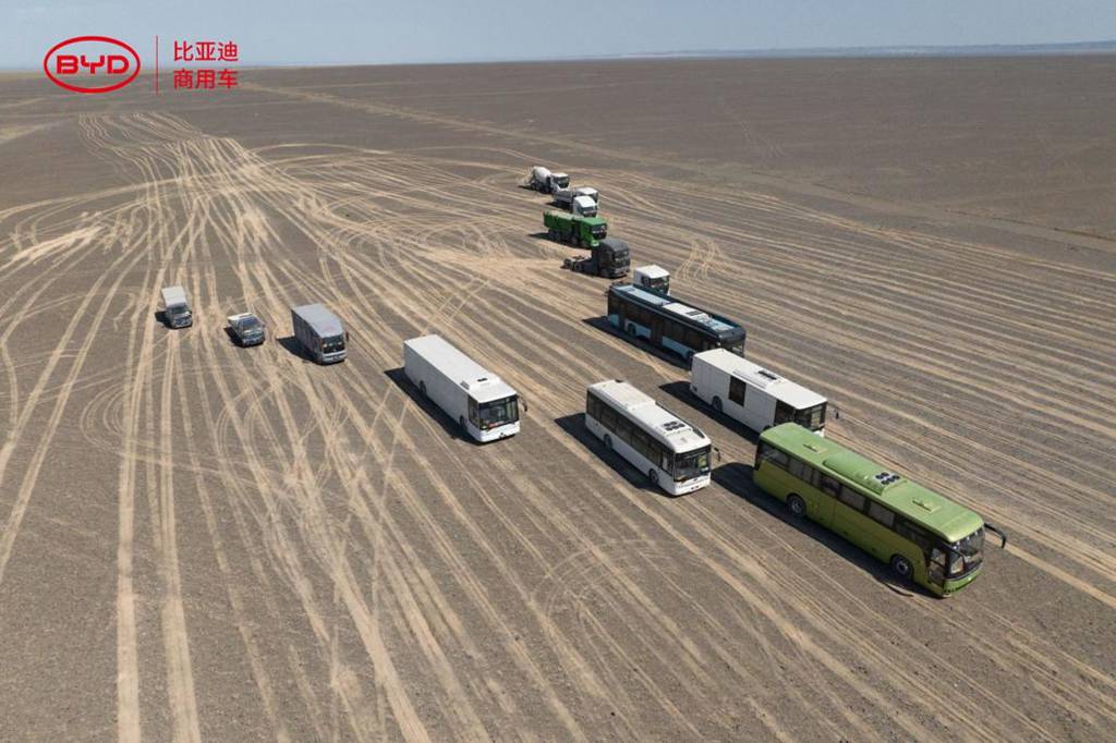 Température extrême de 81,7°C au sol ! Le nouveau bus BYD relève le défi des tests ultimes à Tourfan.