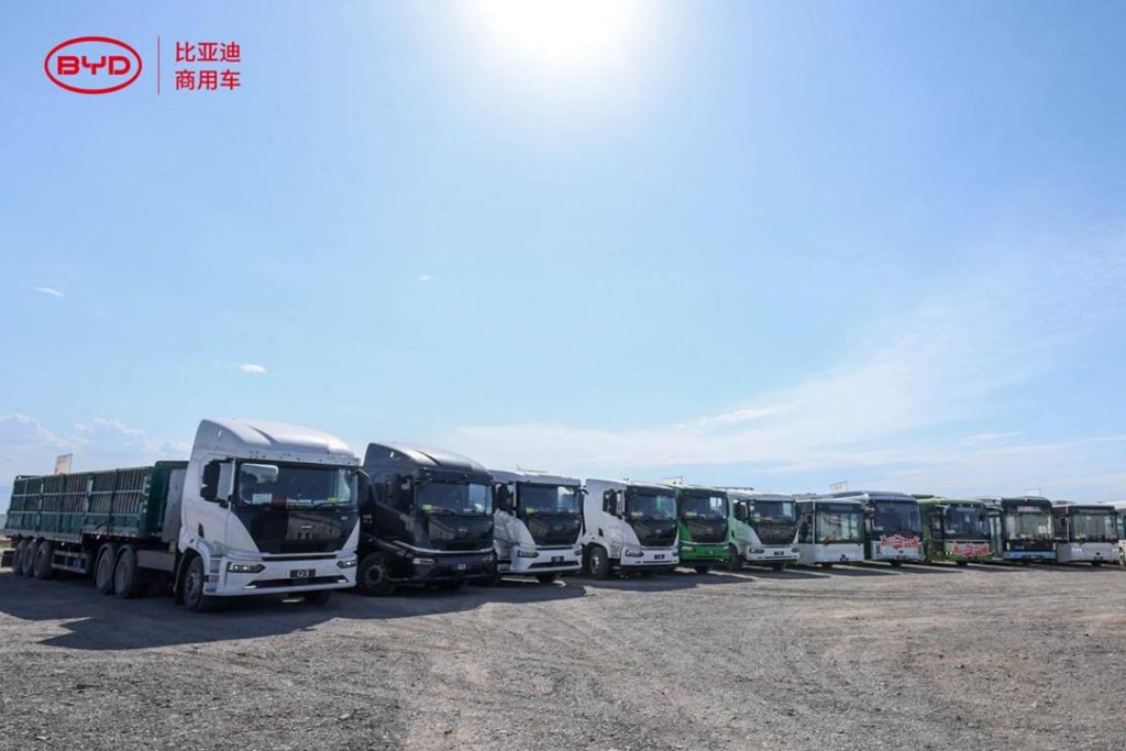 Température extrême de 81,7°C au sol ! Le nouveau bus BYD relève le défi des tests ultimes à Tourfan.