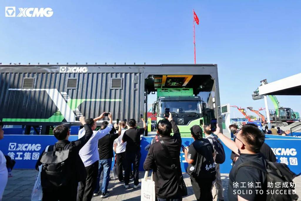 ​​Le camion-benne électrique 400 degrés XCMG fait sensation à BICES 2025​​