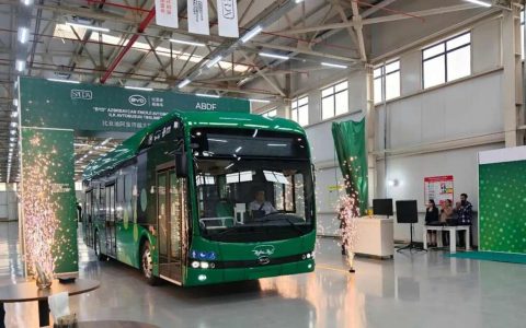 ​​Reconnaissance internationale et nouveau contrat ! BYD livre massivement des bus électriques en Azerbaïdjan​​