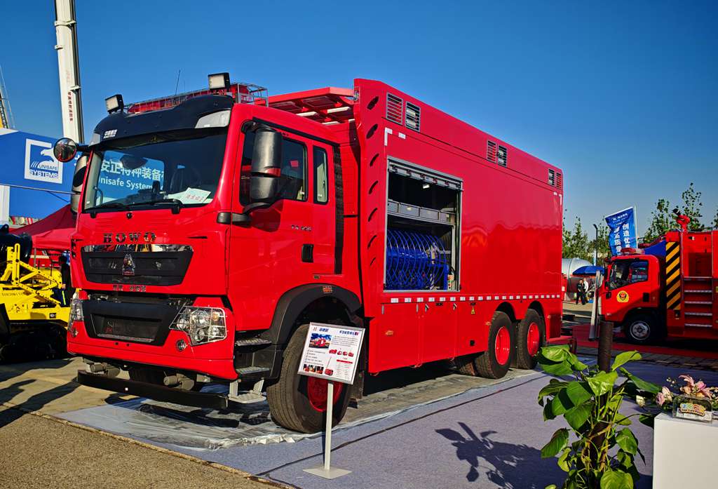 ​​SINOTRUK domine le salon international ! La 21e Foire internationale des équipements et technologies anti-incendie s'ouvre à Pékin​​