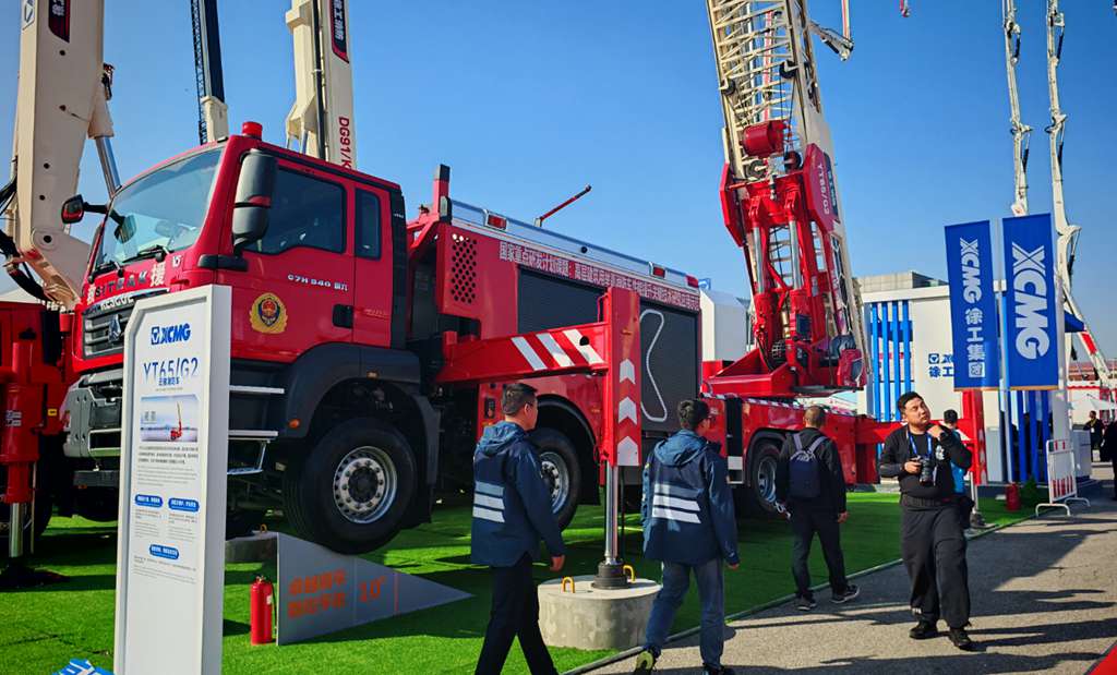 ​​SINOTRUK domine le salon international ! La 21e Foire internationale des équipements et technologies anti-incendie s'ouvre à Pékin​​