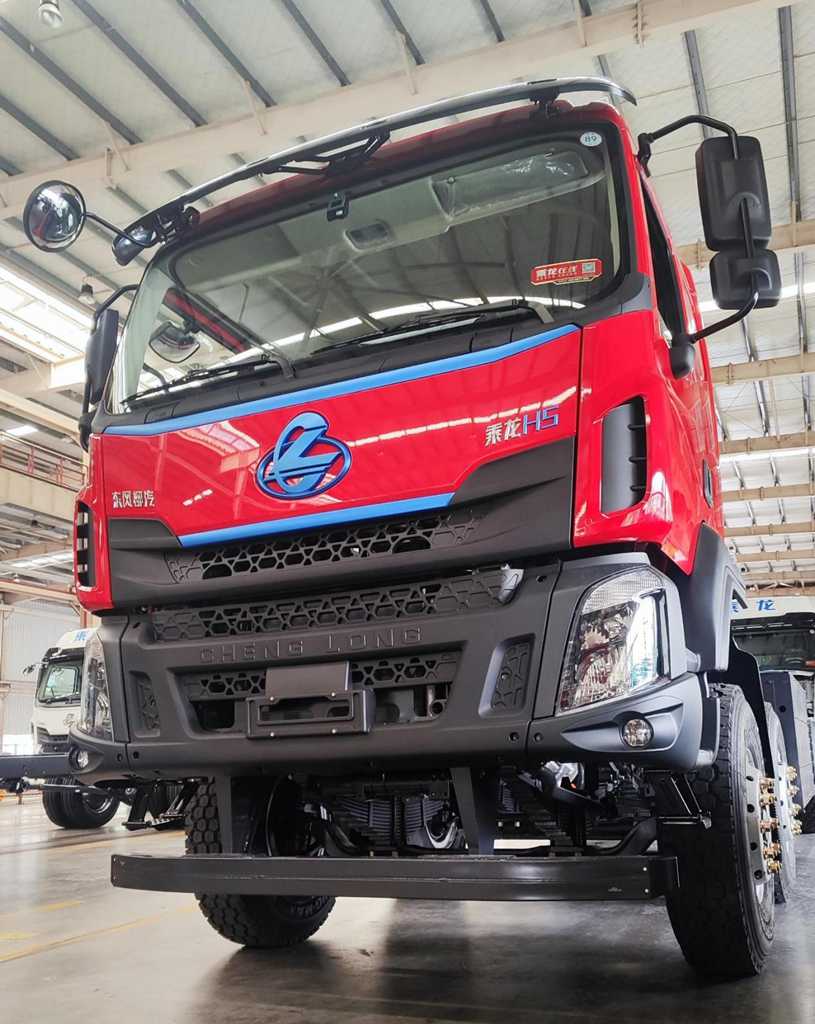 Двигатель и грузоподъемность: новые стандарты для городской транспортировки от Chenglong H5 8X4 EV
