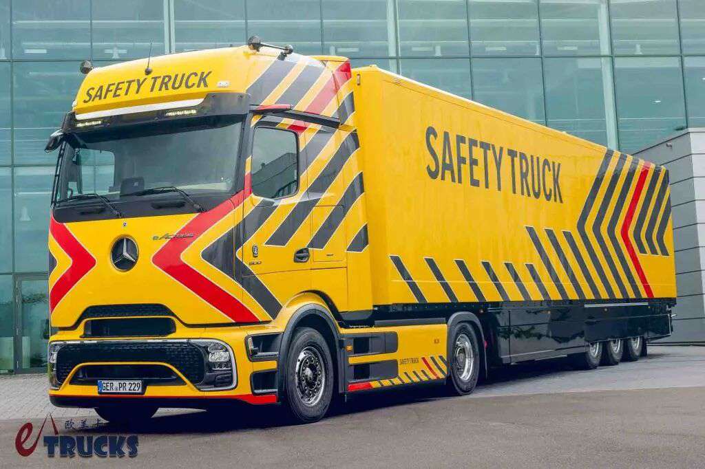 ​Révolution de la sécurité des camions à l'ère électrique ? Mercedes-Benz présente l'eActros 600 Safety Truck