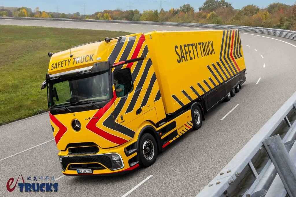 ​Révolution de la sécurité des camions à l'ère électrique ? Mercedes-Benz présente l'eActros 600 Safety Truck