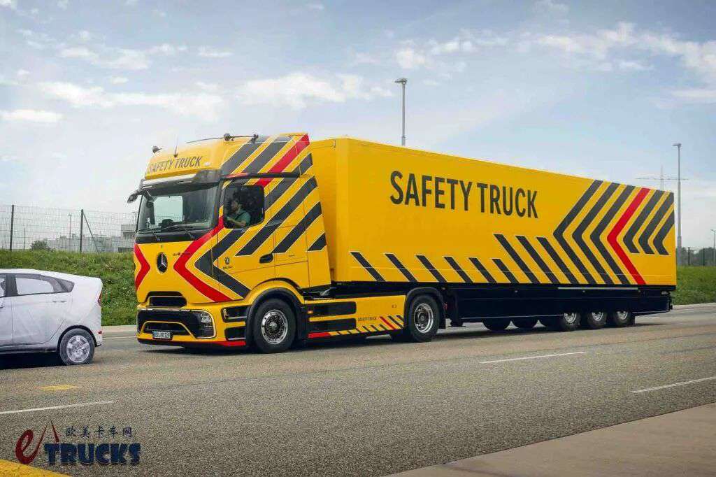 ​Révolution de la sécurité des camions à l'ère électrique ? Mercedes-Benz présente l'eActros 600 Safety Truck