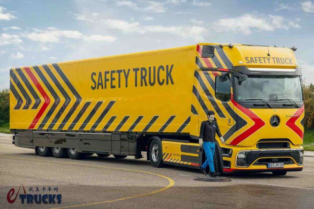 ​Révolution de la sécurité des camions à l'ère électrique ? Mercedes-Benz présente l'eActros 600 Safety Truck