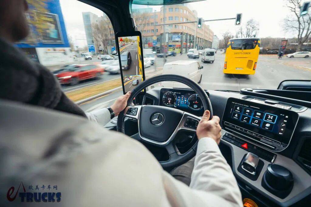 ​Révolution de la sécurité des camions à l'ère électrique ? Mercedes-Benz présente l'eActros 600 Safety Truck