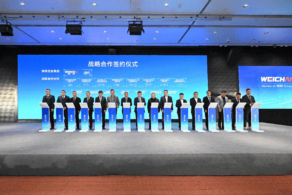 En s'appuyant sur l'élan actuel, nous nous mobilisons pour l'avenir | La Conférence commerciale 2026 du groupe Shandong Heavy Industry Weichai s'est tenue avec succès