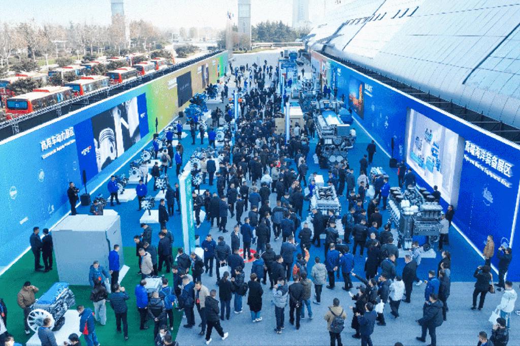 En s'appuyant sur l'élan actuel, nous nous mobilisons pour l'avenir | La Conférence commerciale 2026 du groupe Shandong Heavy Industry Weichai s'est tenue avec succès
