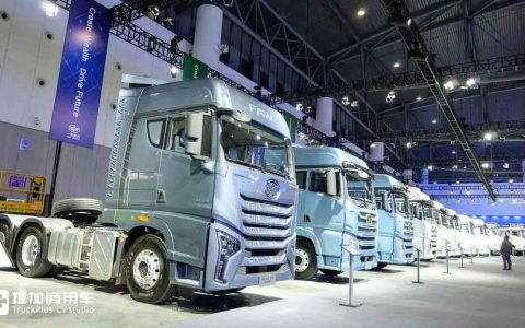 La version internationale du Jiefang Yinghang ? Le nouveau tracteur Jiefang DORTRON DH 640, équipé d&rsquo;un moteur de 640 chevaux, en photo réelle.
