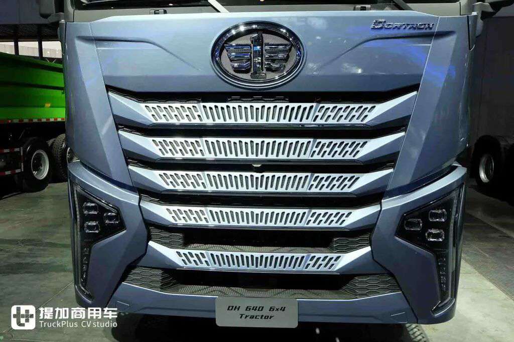 La version internationale du Jiefang Yinghang ? Le nouveau tracteur Jiefang DORTRON DH 640, équipé d'un moteur de 640 chevaux, en photo réelle.