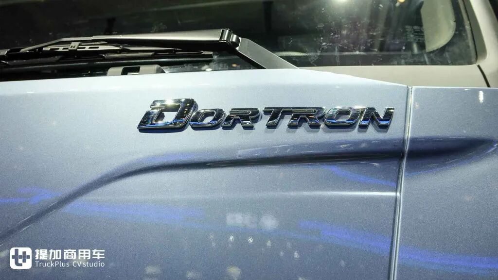 La version internationale du Jiefang Yinghang ? Le nouveau tracteur Jiefang DORTRON DH 640, équipé d'un moteur de 640 chevaux, en photo réelle.
