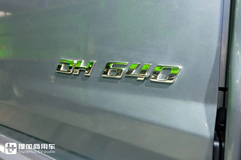 La version internationale du Jiefang Yinghang ? Le nouveau tracteur Jiefang DORTRON DH 640, équipé d'un moteur de 640 chevaux, en photo réelle.