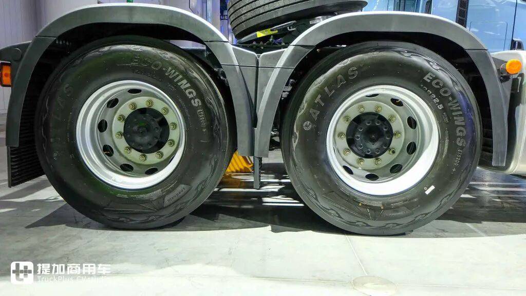 La version internationale du Jiefang Yinghang ? Le nouveau tracteur Jiefang DORTRON DH 640, équipé d'un moteur de 640 chevaux, en photo réelle.