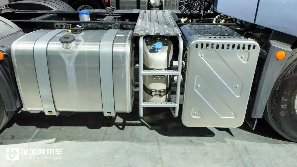 La version internationale du Jiefang Yinghang ? Le nouveau tracteur Jiefang DORTRON DH 640, équipé d'un moteur de 640 chevaux, en photo réelle.
