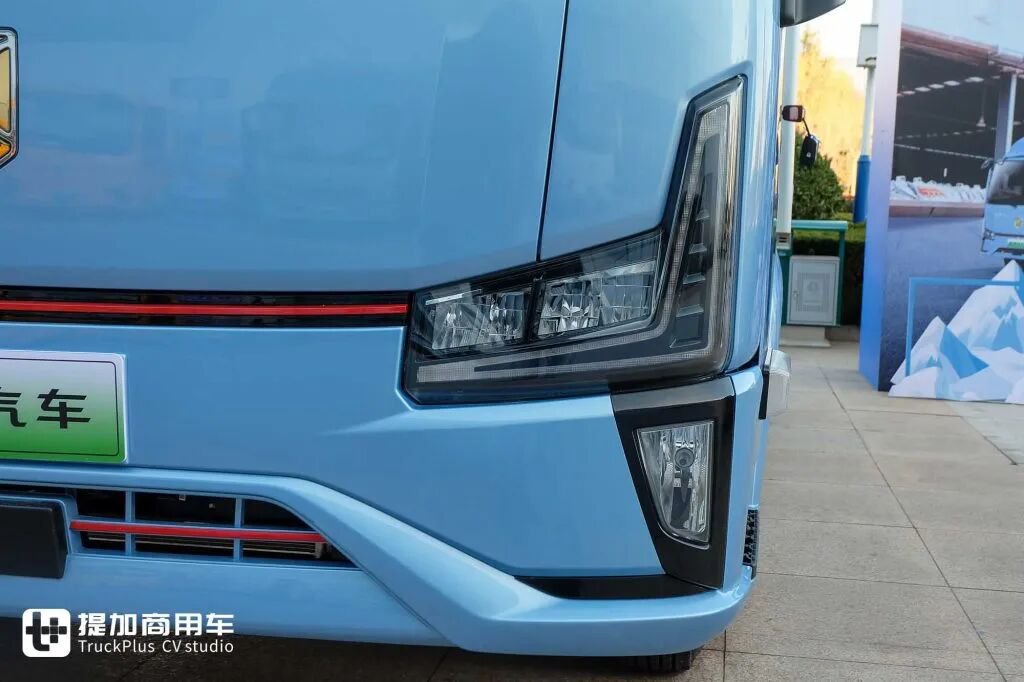 Rempli de puissance : version fabriquée sur site, avec une gamme exceptionnelle de batteries et de systèmes de propulsion électrique ! Présentation en direct du camion réfrigéré électrique Weichai Blue Engine X7