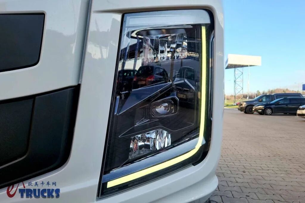 Un design qui rend hommage au classique, un intérieur rénové à l'échelle épique ! Le nouveau Ford F-MAX fait son apparition : découvrez sa puissance et son style grâce à des photos en direct !
