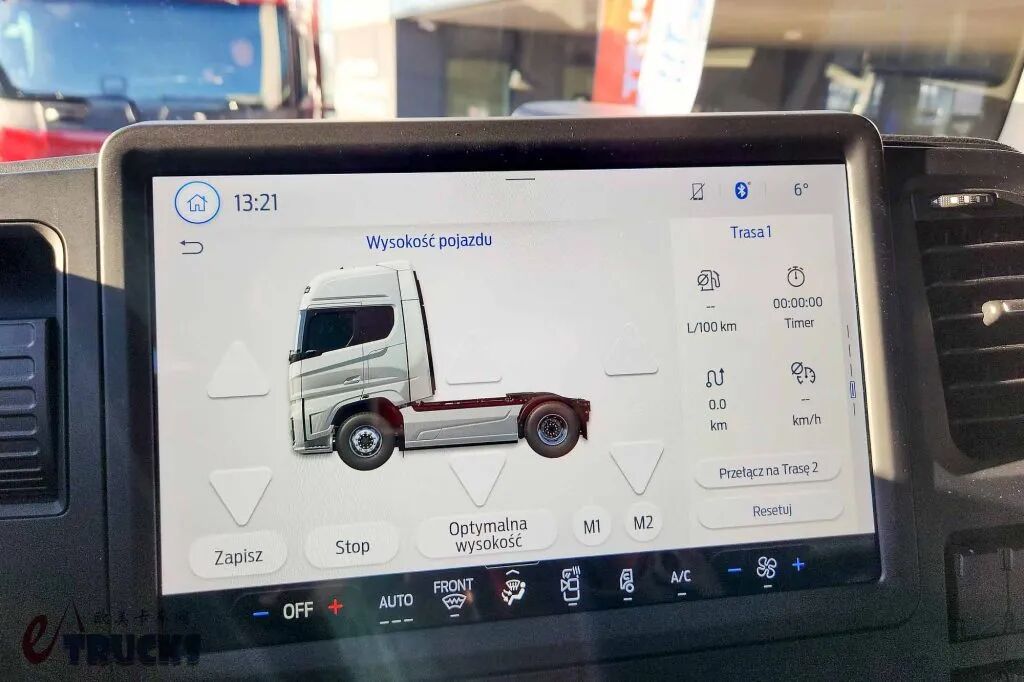 Un design qui rend hommage au classique, un intérieur rénové à l'échelle épique ! Le nouveau Ford F-MAX fait son apparition : découvrez sa puissance et son style grâce à des photos en direct !