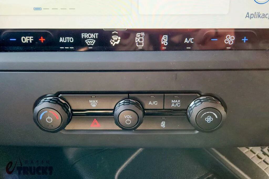 Un design qui rend hommage au classique, un intérieur rénové à l'échelle épique ! Le nouveau Ford F-MAX fait son apparition : découvrez sa puissance et son style grâce à des photos en direct !