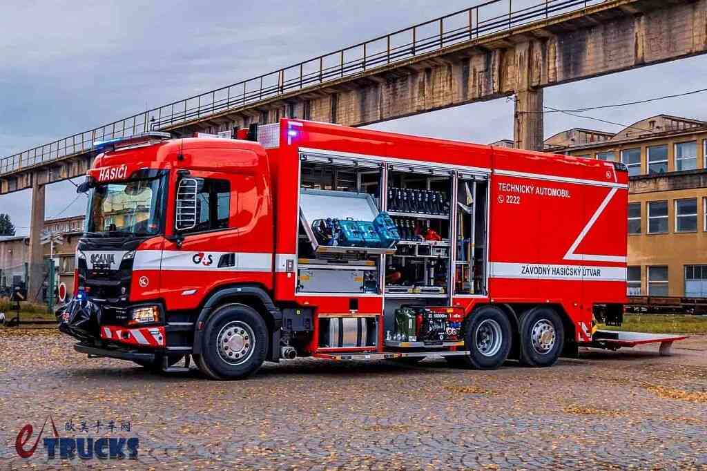 Des véhicules d'urgence qui ressemblent à des œuvres d'art ? Le Scania G Series, un véhicule de secours technologique conçu spécialement pour l'industrie pétrochimique, en image réelle