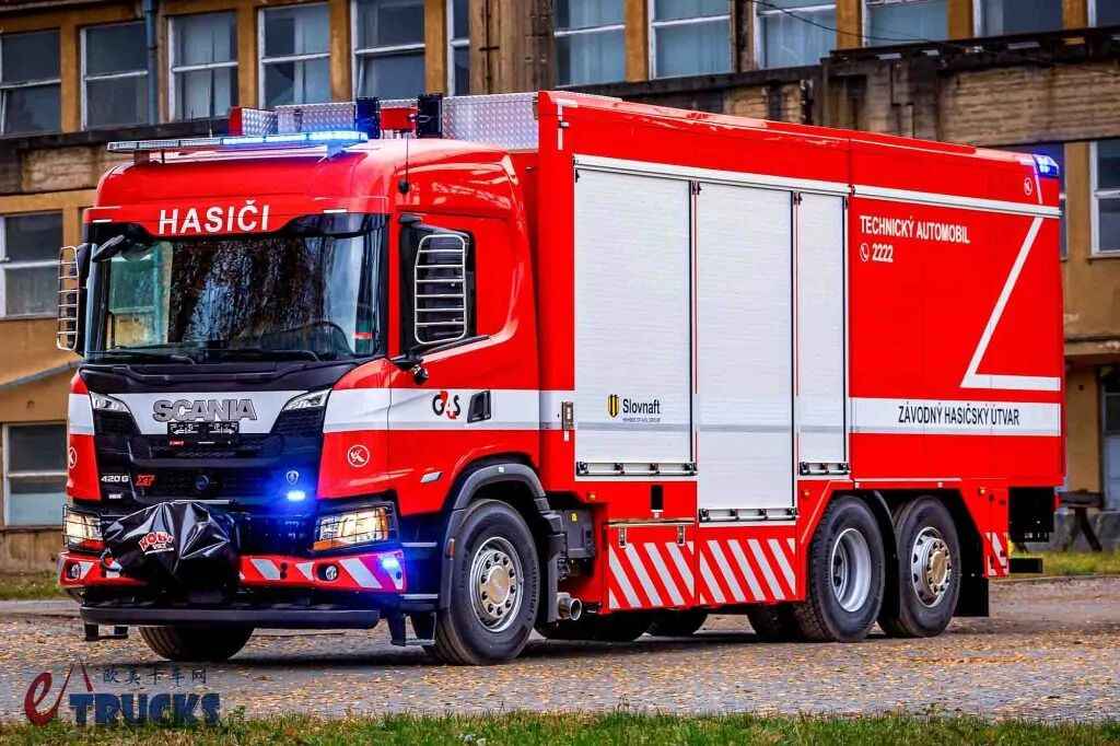 Des véhicules d'urgence qui ressemblent à des œuvres d'art ? Le Scania G Series, un véhicule de secours technologique conçu spécialement pour l'industrie pétrochimique, en image réelle