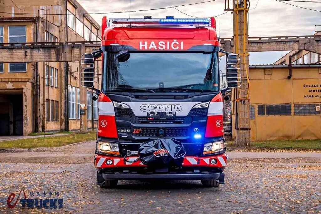 Des véhicules d'urgence qui ressemblent à des œuvres d'art ? Le Scania G Series, un véhicule de secours technologique conçu spécialement pour l'industrie pétrochimique, en image réelle